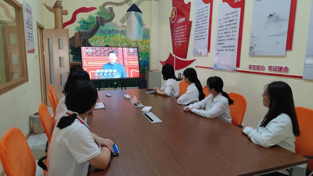 依斯倍組織員工觀(guān)看抗戰(zhàn)勝利80周年閱兵儀式，凝聚愛(ài)國(guó)情懷共筑未來(lái)